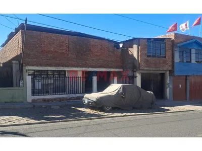 Venta De Casa Como Terreno En Plena Avenida - Cayma Acequia Alta