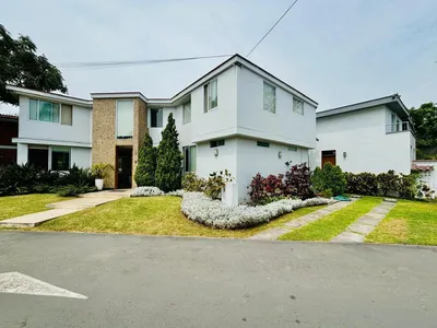 Casa en venta · Calle Francisco de Cuellar 451 Condominio Tuqui, Santiago de Surco · 300 m², 4 dorm.