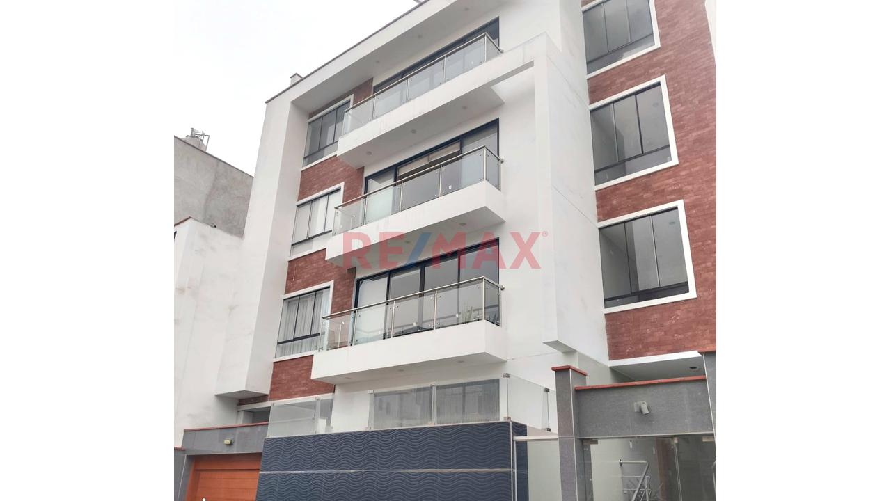 🏡 Departamento Con Terraza, Cochera Y Depósito En  Surco