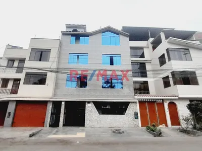 Hermosa Casa En Venta - 4 Pisos + Azotea