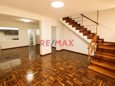 Casa De Tres Pisos En Venta En Quinta Urbanización Balconcillo La Victoria