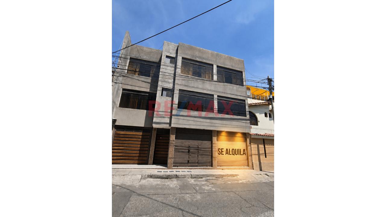¡Local Comercial En Alquiler – José Luis Bustamante Y Rivero! 🏪