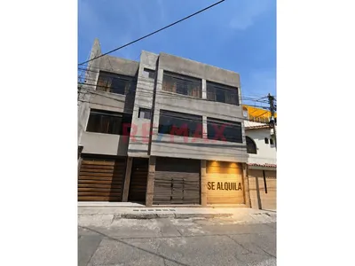 ¡Local Comercial En Alquiler – José Luis Bustamante Y Rivero! 🏪