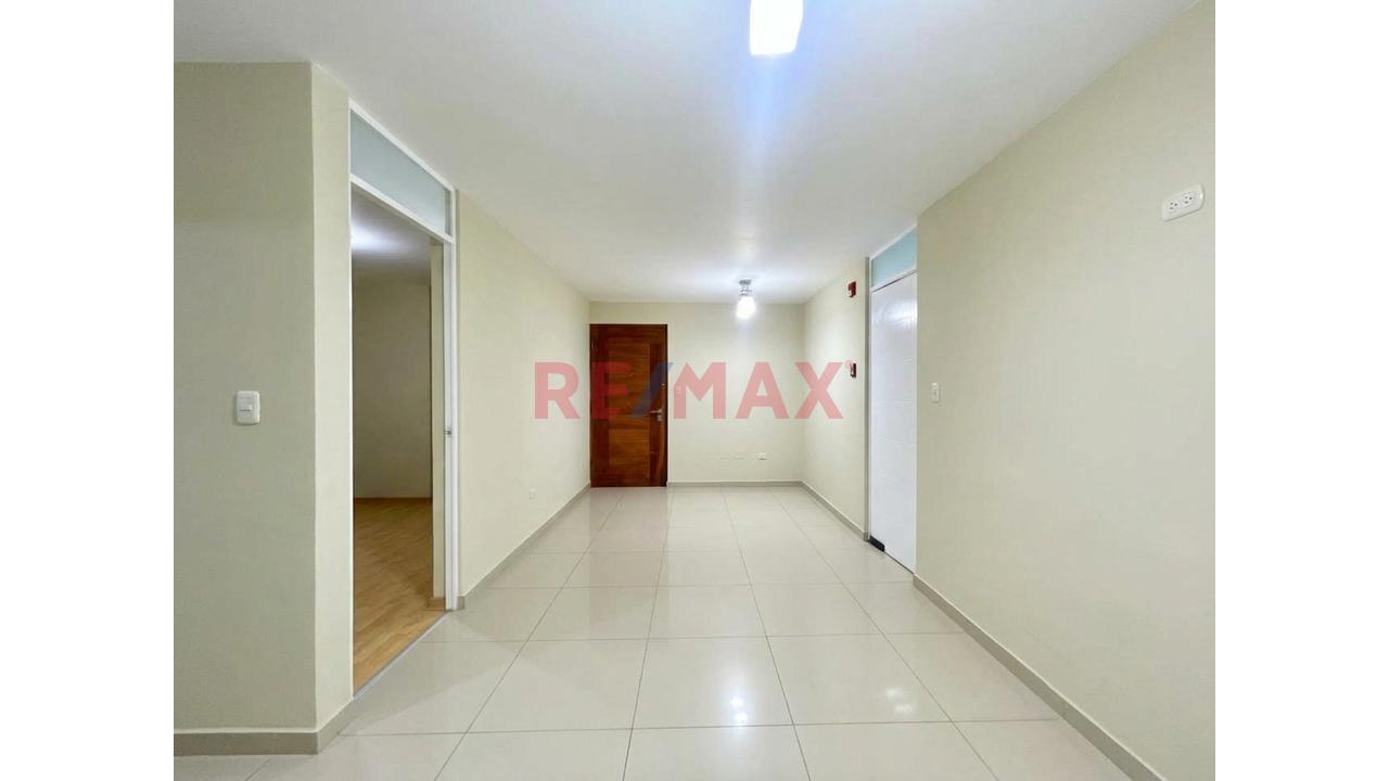 Departamento En Primer Piso Con Dos Cocheras