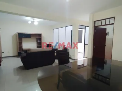 Departamento Amplio Primer Piso Con Cochera En San Juan De Lurigancho