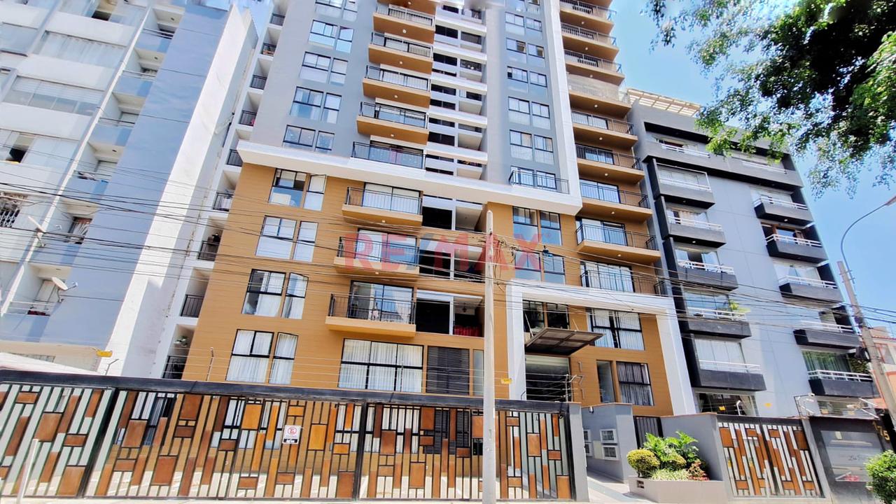 Alquilo Hermoso Departamento En San Miguel Av Patriotas  Semi Amoblado 2 Habitaciones  Con Cochera Opcional