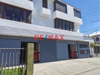 🏢 Local Comercial En Esquina – Av. Jorge Chávez, Arequipa