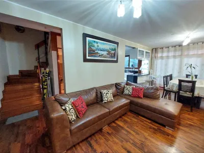 Venta de Casa en Santiago de Surco - Lima 6 Dormitorios