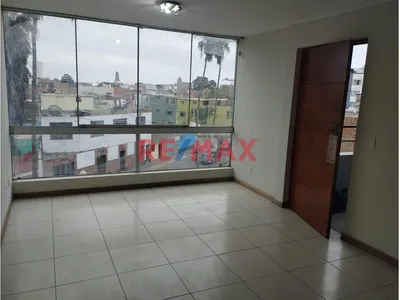 Alquilo  Amplio Departamento . 3 Dormitorios ,4To Piso– Chorrillos! 🏡