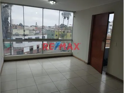Alquilo Amplio Departamento . 3 Dormitorios ,4To Piso– Chorrillos! 🏡