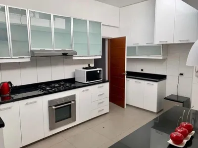 Venta de Casa en Santiago de Surco - Lima 4 Dormitorios