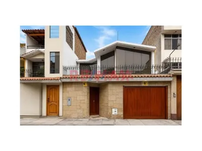 Venta Casa En Salamanca (Alt. Cuadra 13 Av. Quechuas)