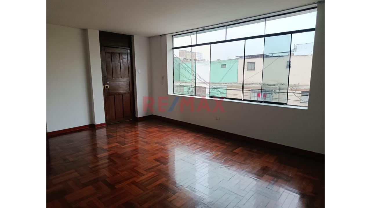 Vendo Amplio Departamento 120M2 En Breña