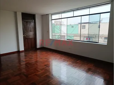 Vendo Amplio Departamento 120M2 En Breña