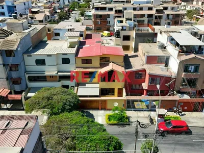 Venta Casa Recien Remodelada- Urbanizacion Higuereta-Surco
