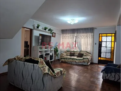 🏡 Venta De Casa De 3 Pisos + Azotea | A 1 Cuadra De Estacion Del Tren San Carlos | Sjl