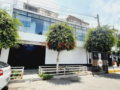 Santiago De Surco - Local Comercial En Alquiler Piso 1 + Terreno