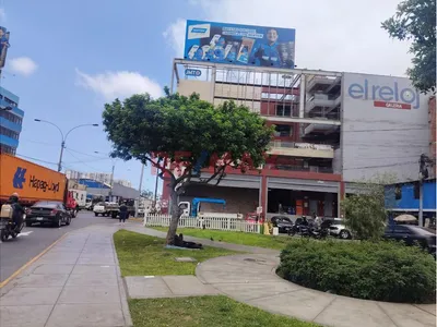 Local Comercial En Venta En Galería El Reloj – Las Malvinas!