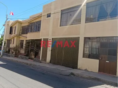 Venta De Hospedaje De 13 Habitaciones Cerca Av Los Incas Y Av Vidaurrazaga Y Terminal