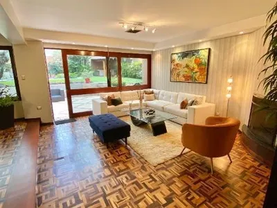 Venta de Casa en Santiago de Surco - Lima 5 Dormitorios