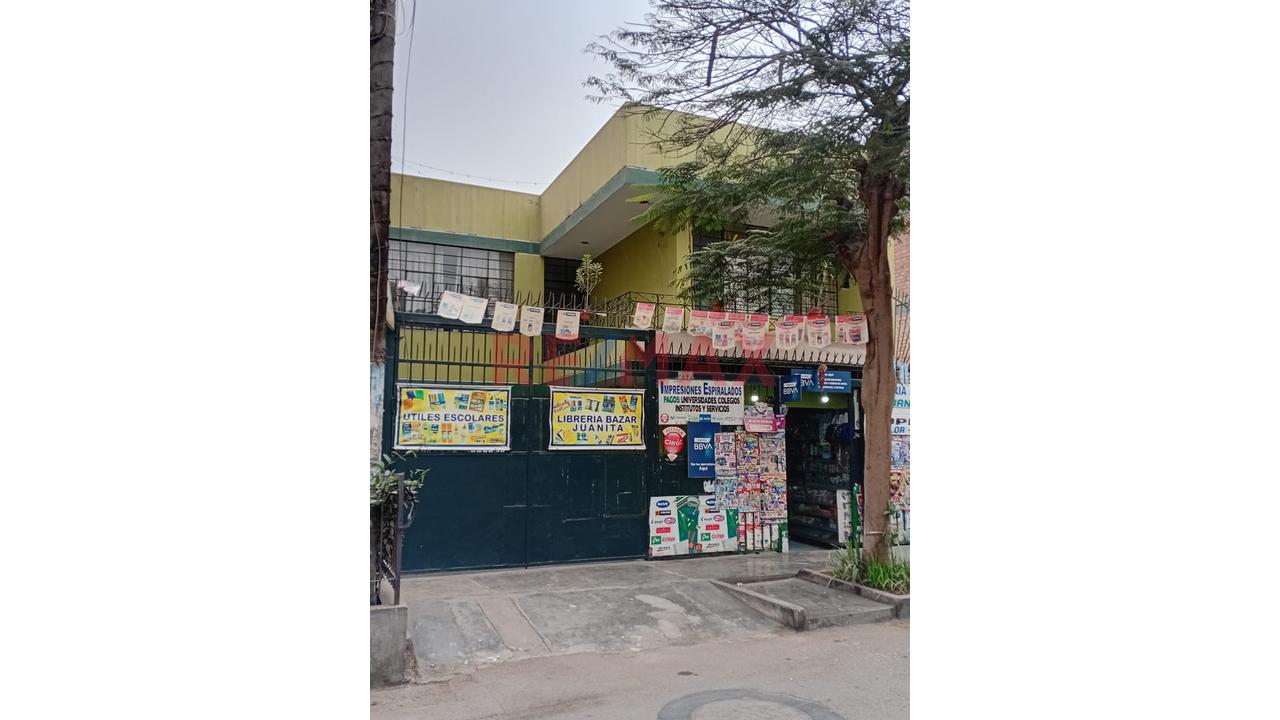 Casa De Tres Pisos Con Encanto Clasico En Comas, Santa Luzmila, De 160M2, A Precio De Oportunidad Us$ 200,000.00.