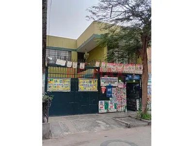 Casa De Tres Pisos Con Encanto Clasico En Comas, Santa Luzmila, De 160M2, A Precio De Oportunidad Us$ 200,000.00.