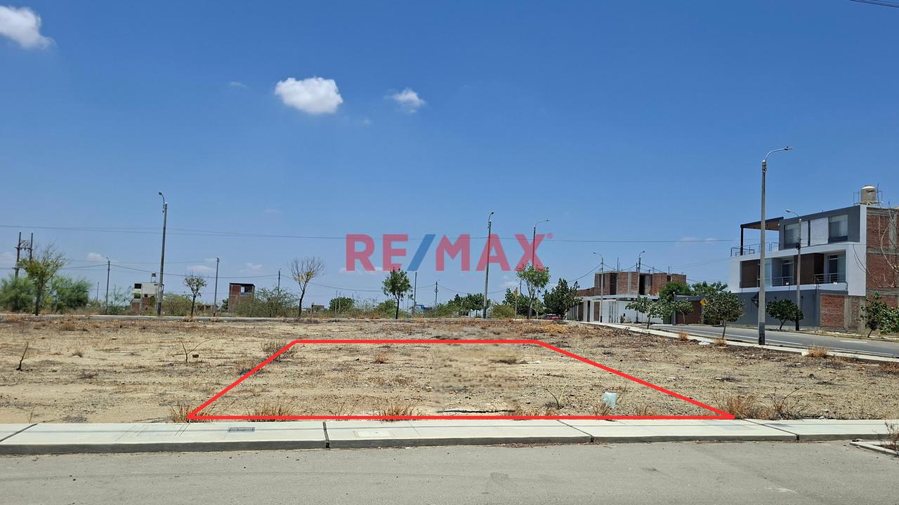 Venta De Terreno En Urb.Boulevard Park Plaza Q2 - 122.5 M2