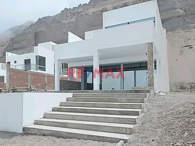 🌊✨ Exclusiva Casa De Playa En Primera Fila Frente Al Mar – Playa Grecia, Asia