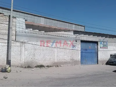 Venta De 4 Locales Como Terreno Por Av Evitamiento