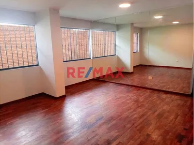 ¡Oportunidad En Surco! Departamento En Alquiler En 1Er Piso Cerca A Upc Y Esan