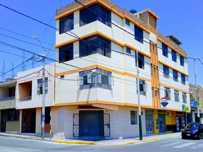 🏢 Alquiler De Oficina En Plena Av. Bolognesi 2Do Piso– Piura Centro • Distribución: 03 Oficinas Privadas + 01 Baño