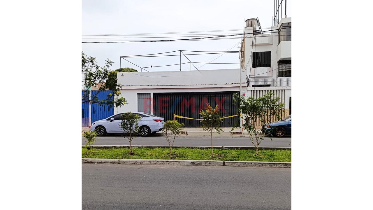 Local Comercial En Zona Altamente Comercial, En Avenida Principal!!
