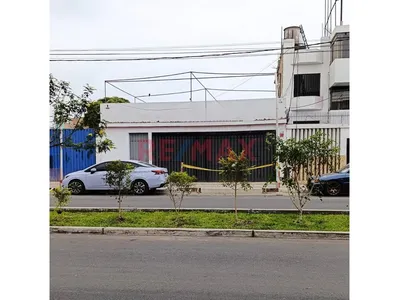 Local Comercial En Zona Altamente Comercial, En Avenida Principal!!