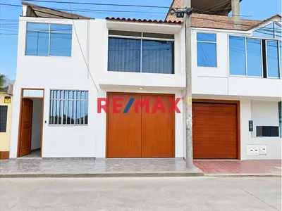 Venta De Casa De 2 Pisos,En El Alto Trujillo. At.140M2 $110,000 Dólares