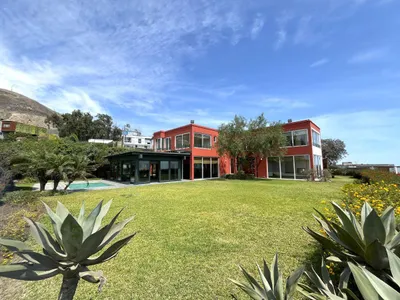Venta de Casa en Santiago de Surco - Lima 5 Dormitorios