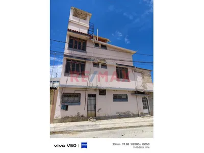 Venta De Casa Tres Pisos De Calle A Calle Para Proyeccion De Negocio - Talara