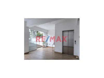 Exclusivo Departamento En Primer Piso Elevado Con Patio/Terraza