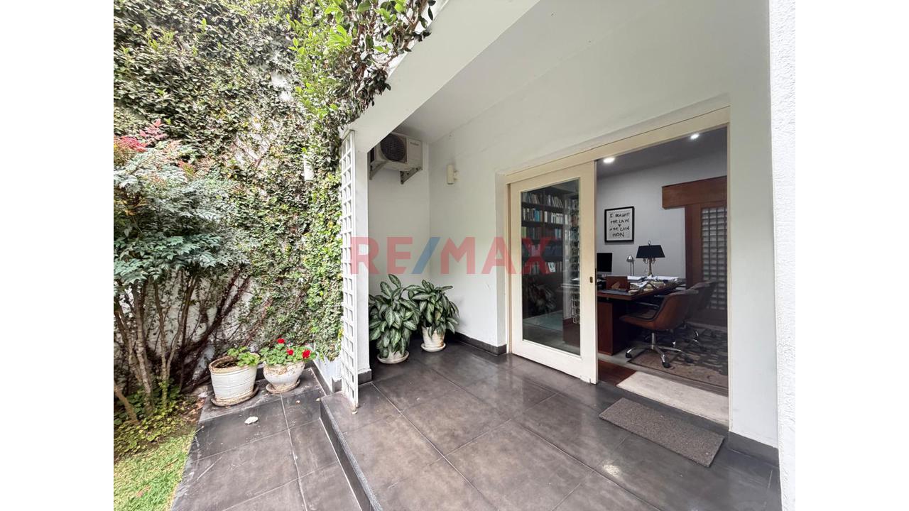 🏡 Casa Con Excelente Ubicación En San Isidro – Ideal Para Vivienda U Oficina