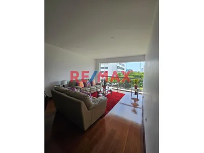 🏡 Venta Flat En San Isidro: 3 Dormitorios Con Baño Privado, 3 Estacionamientos Y 1 Depósito.