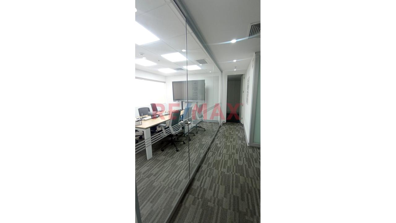 Se Vende Oficina En Miraflores Con Excelente Conectividad A Través De La Vía Expresa, Metropolitano Y Principales Avenidas