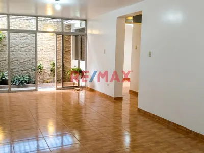 🏡 ¡Vive En Una De Las Zonas Más Residenciales Y Tranquilas De La Molina! Departamento En Venta Primer Piso