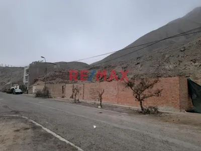 Se Vende Lindo Terreno En Las Praderas De La Molina Parametros Para 3 Pisos Y Terraza