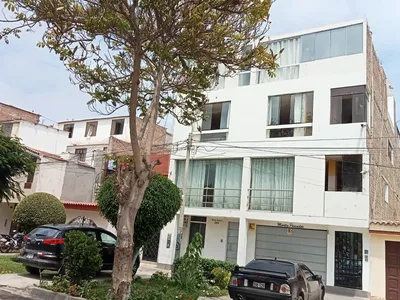 Vendo Espacioso Y Acogedor Departamento 212.03 M2 Cerca A Ucv Frente A Parque 160,000 Dolares