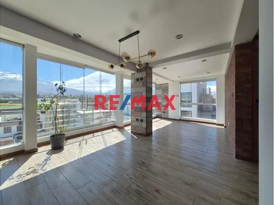 En Venta Exclusivo Dúplex En Esquina Frente A Parque Con Terraza Y Vista A Los Volcanes