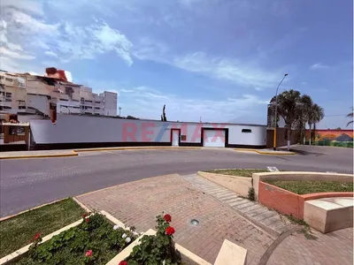 Alquiler De Local Comercial En Av. El Golf -  2,000 M2