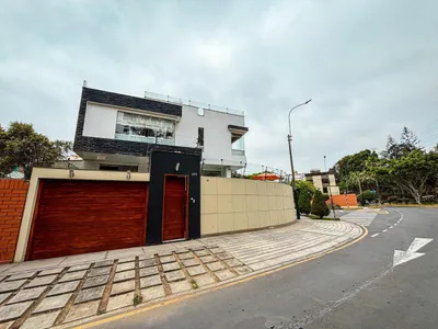 Casa en venta · San Juan 299, La Molina · 385 m², 5 dorm.