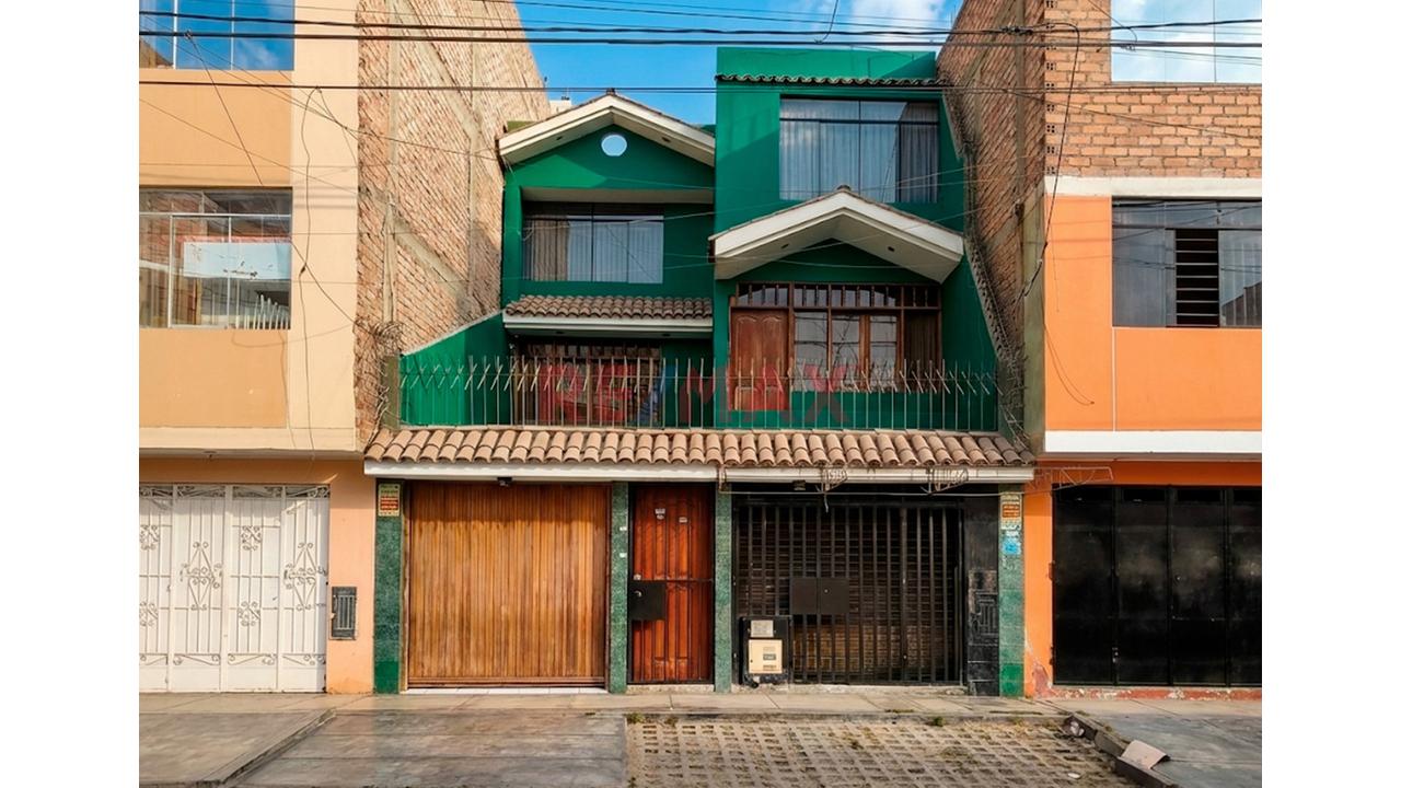 Vendo Hermosa Casa De 3 Pisos Mas Azotea En San Martin De Porres