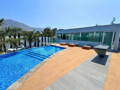 Venta de Casa en La Molina - Lima 7 Dormitorios