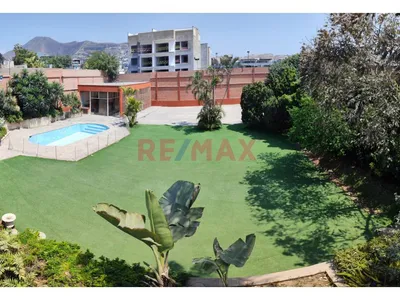 ¡Atención Inversionistas! Exclusiva Casa O Terreno En Venta En Surco Con Piscina, Cancha De Fronton Y Amplios Ambientes