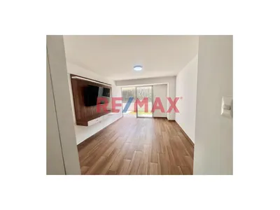 Alquiler De Departamento En Surco/ Primer Piso / Frente A Parque